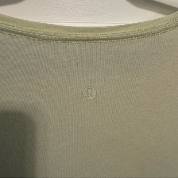 Lululemon Size 10 Dew Green Top - Picture 3 of 3